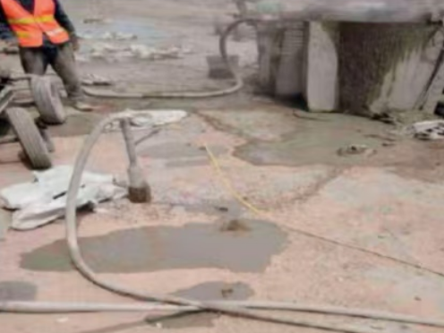 袁州水泥混凝土路面板底注浆技术 路面脱空注浆整治方案